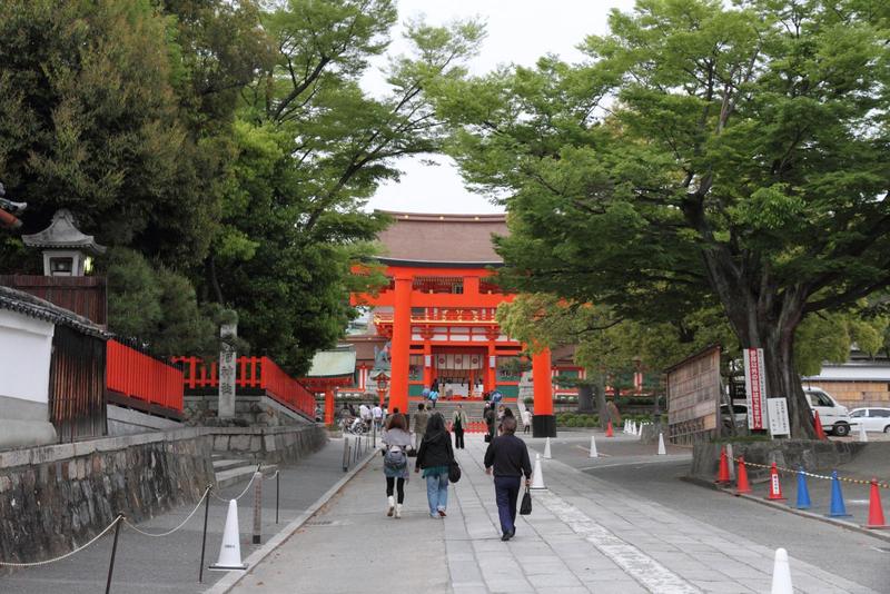 approach to the fushimi inari taisha kyoto