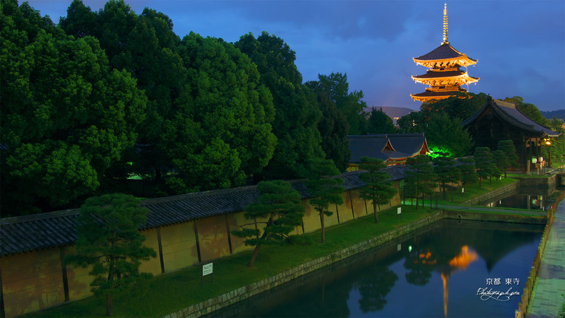 toji temple at night kyoto