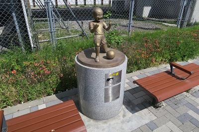 statue bruce harper tokyo
